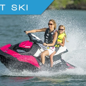 Découvrez les joies de la glisse et de la vitesse avec nos activité nautique. Pilotez sans permis. Jet ski à Challans en Vendée